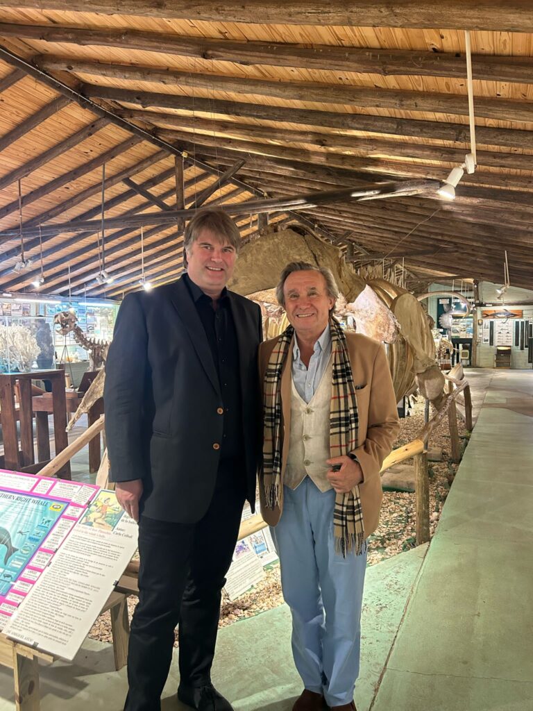 Tjark Bartels (izq.) junto al empresario Alfredo Etchegaray (der).