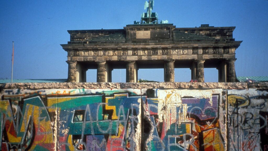 Die Berliner Mauer. Das Brandenburger Tor stand im Ostteil der Stadt. Quelle: WDR