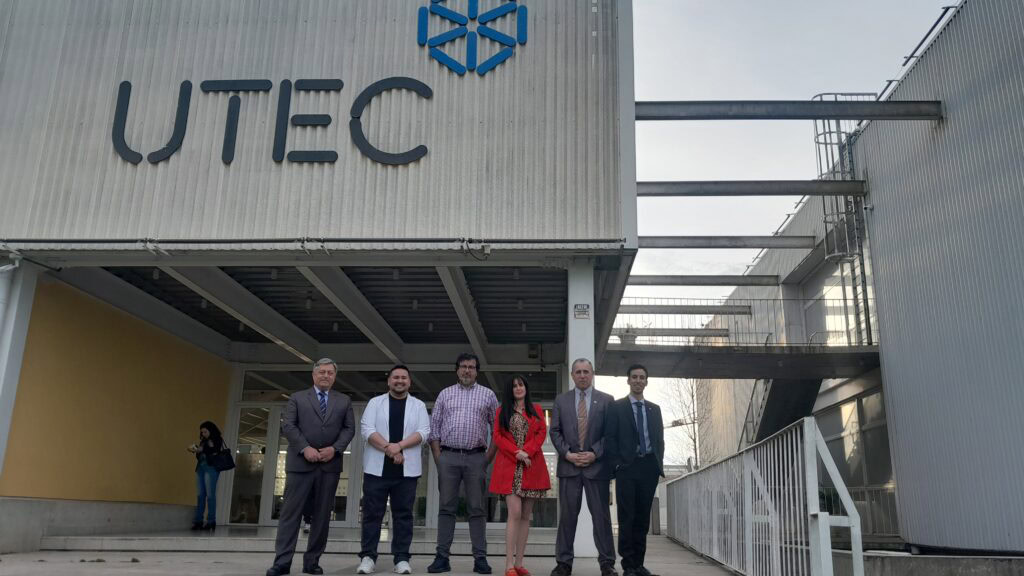 El equipo de BILAT frente a la UTEC