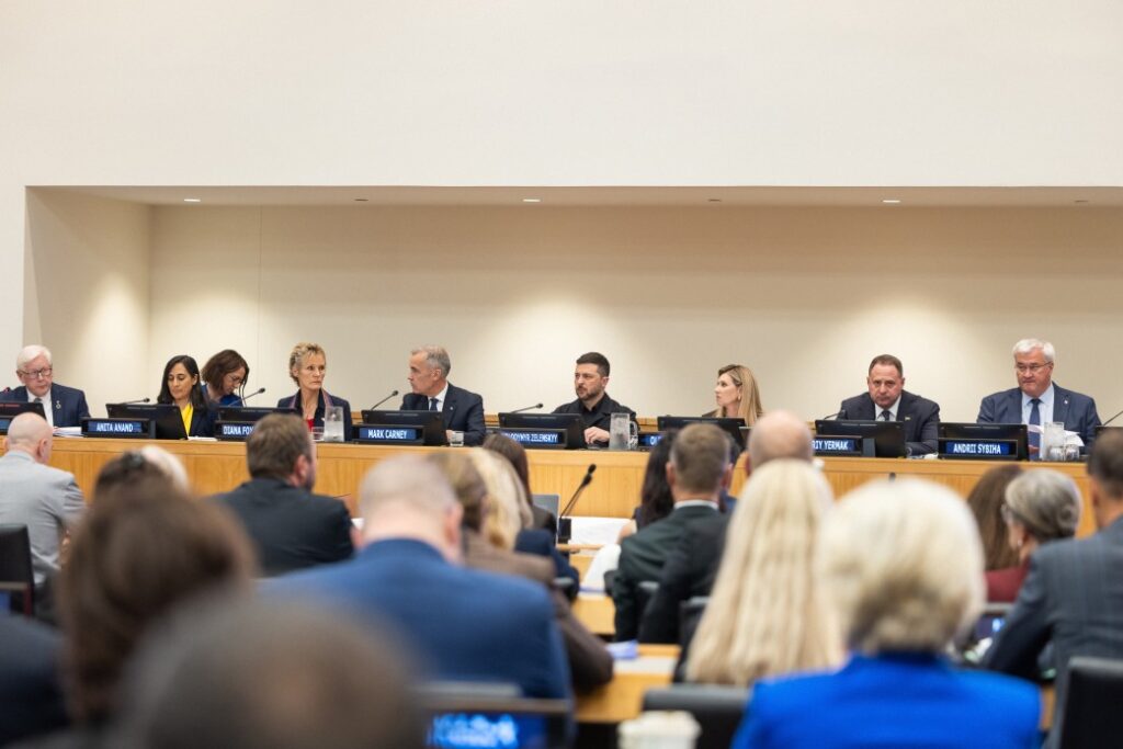 Al margen de la 80.ª sesión de la Asamblea General de la ONU en Nueva York, se celebró la Cumbre de Líderes de la Coalición Internacional para el Retorno de los Niños Ucranianos, copresidida por el presidente de Ucrania, Volodímir Zelenski, y el primer ministro de Canadá, Mark Carney.