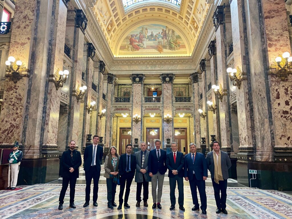 Roberto Martínez, Niklas Hutz, Verena Frick, Nahuel Gonzalez Frugoni, Mauro Ríos, Benedikt Franke, Gabriel Gurméndez, Carlos Delgado y Diego Echeverría (de izquierda a derecha) Fuente: BILAT
