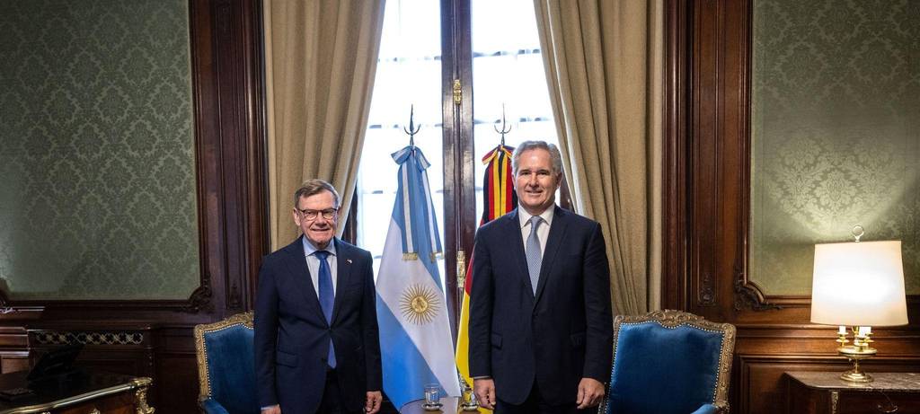 Außenminister Johann Wadephul (CDU, l.) beim Treffen mit seinem argentinischen Kollegen Pablo Quirno in der Hauptstadt Buenos Aires.