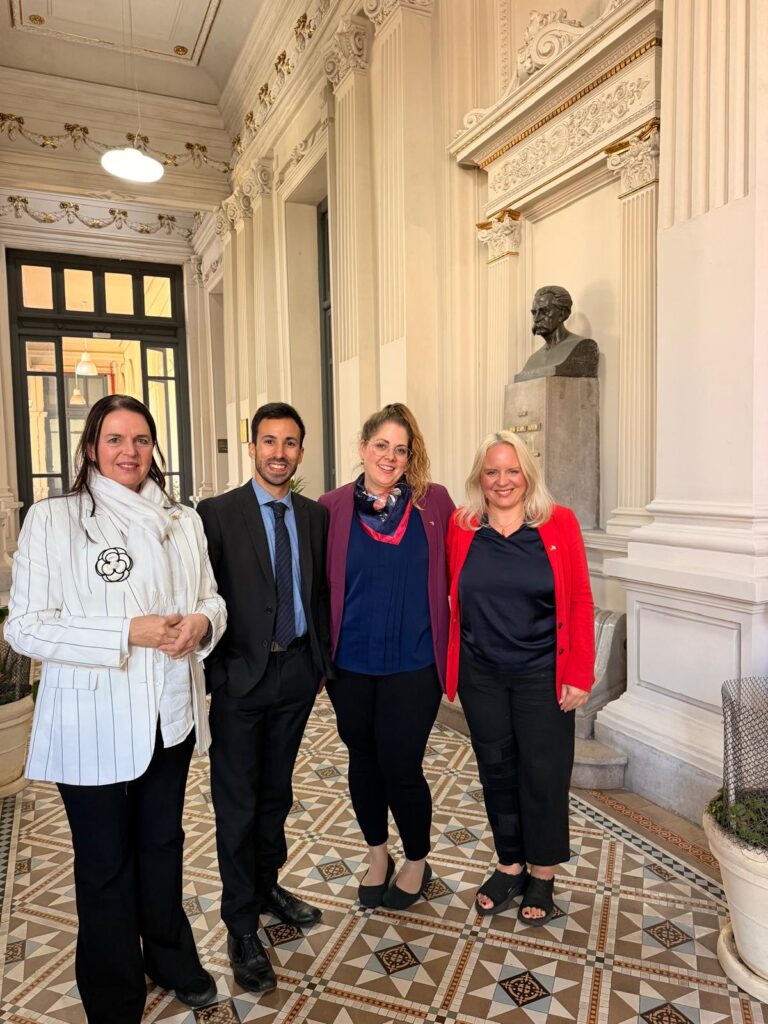 Irma de Melo-Reiners (Directora Ejecutiva de BAYLAT), Nahuel González Frugoni (Co-Director de BILAT), Katharina Wieffering (Coordinación de BAYLAT) y Luise Freitag (Gestión de cooperación y de programas de BAYLAT). Fuente: Luise Freitag.
