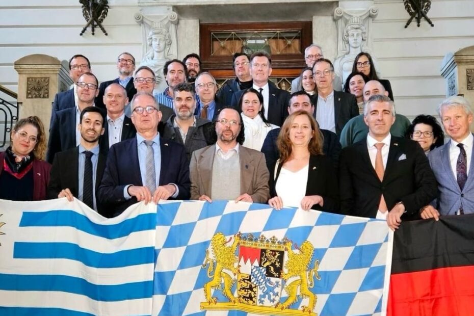 Reunión de trabajo en la Universidad de la República junto al Rector Héctor Cancela. Fuente: Universidad de la República