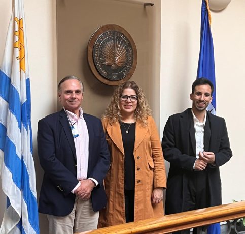 Ricardo Soto y Nahuel Gonzalez junto a Claudia Barrientos de la OEA